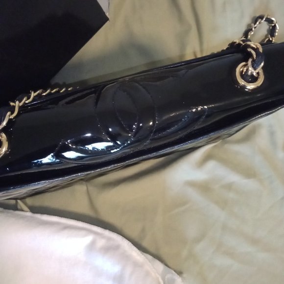 CHANEL Patent Leather Crossbody Bag - Picture 7 of 17